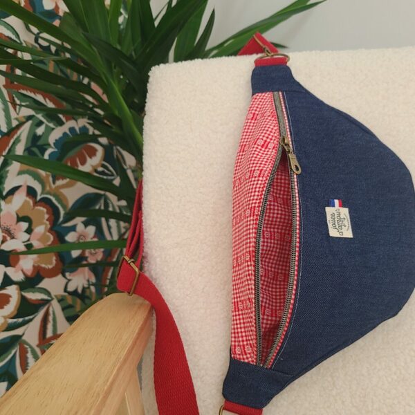 sac banane jean et rouge avec sangle rouge