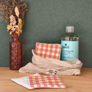 Kit lingettes et eau micellaire avril avec son pochon en coton