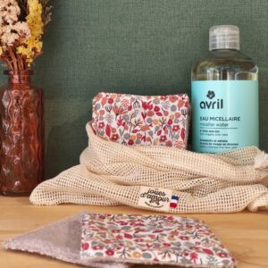 Kit de lingettes en éponge de bambou avec eau micellaire avril et pochon en coton bio