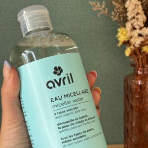 Eau micellaire marque avril zoomée