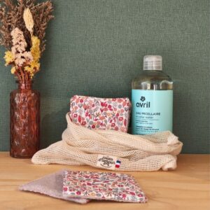 kit lingettes à fleurs avec eau micellaire avril et pochon en coton